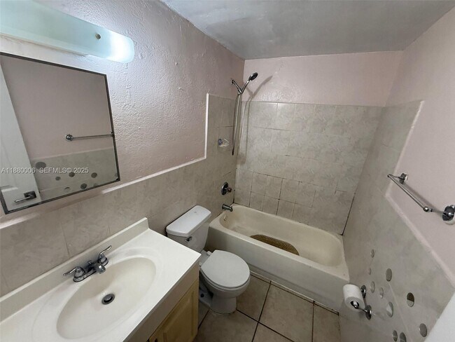 Building Photo - 4732 SW 33rd Ave