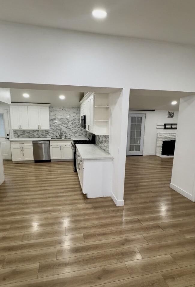 Building Photo - 2103 Avalon Ave