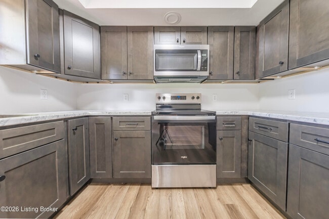 Building Photo - 309 E 6th St