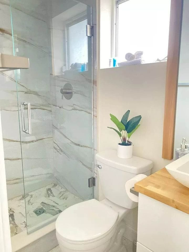 Building Photo - 1523 NE 51st St