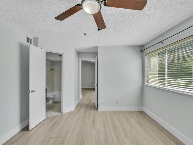 Building Photo - 731 Vista Isles Dr