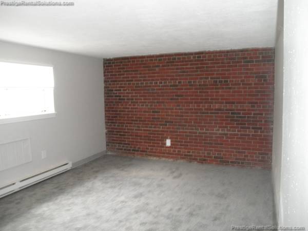 Building Photo - 36 Greentree Ln