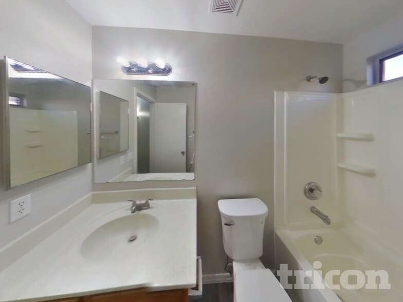 Building Photo - 11445 W Cambridge Ave