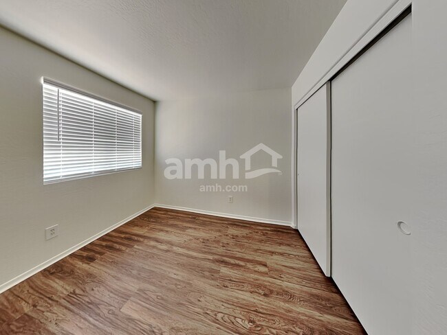 Building Photo - 11818 W Altadena Ave
