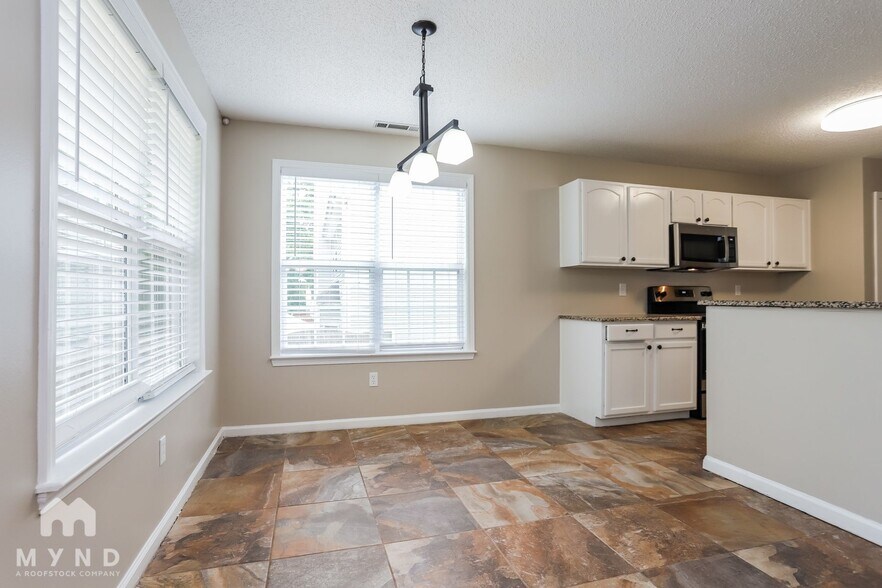 Building Photo - 2060 Club Bay Dr