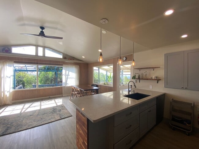 Building Photo - Charming Vintage 3-Bedroom, 1-Bath Home in Waimea