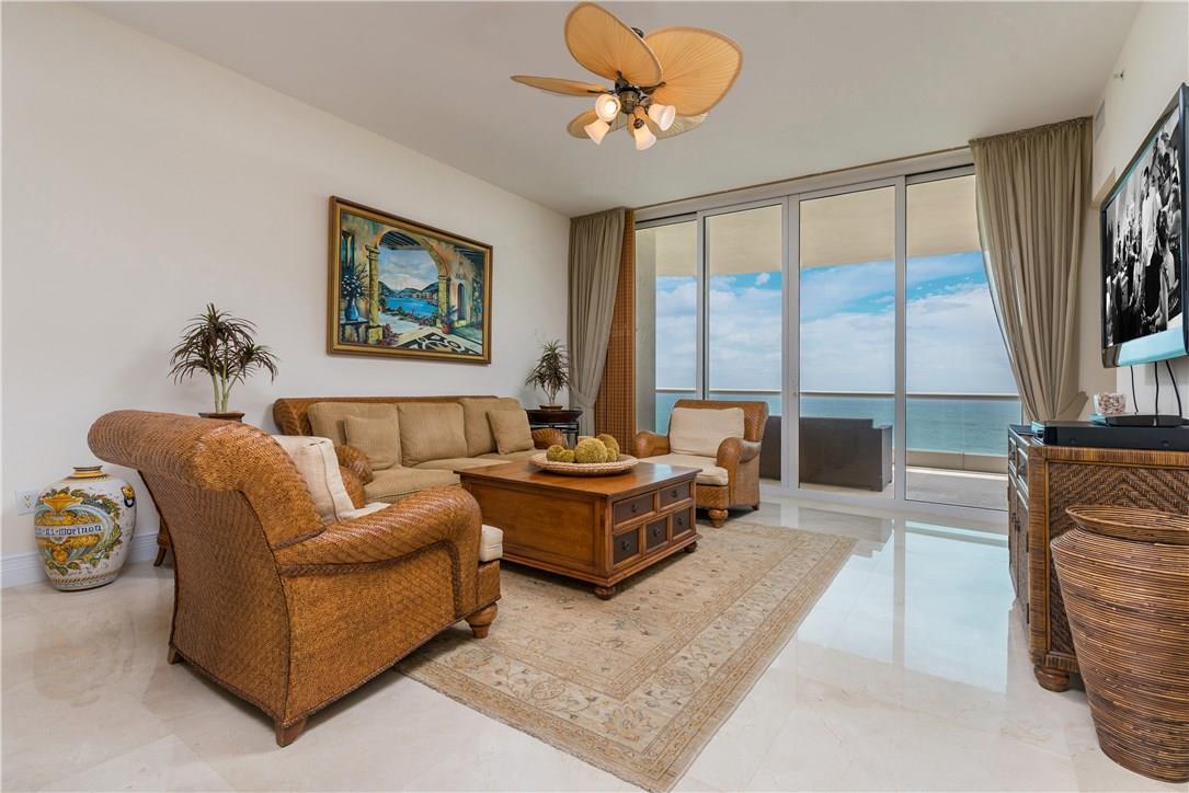 Building Photo - 16051 Collins Ave