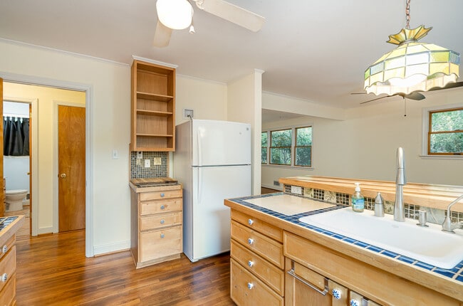 Building Photo - 4344 University Dr