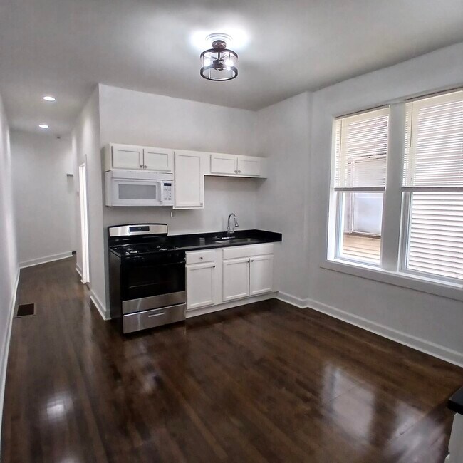 Building Photo - 4058 W Hirsch St