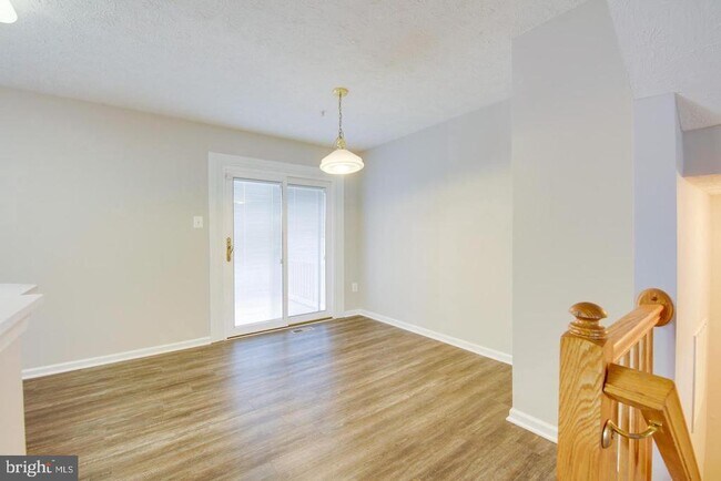 Building Photo - 9307 Vanguard Ct