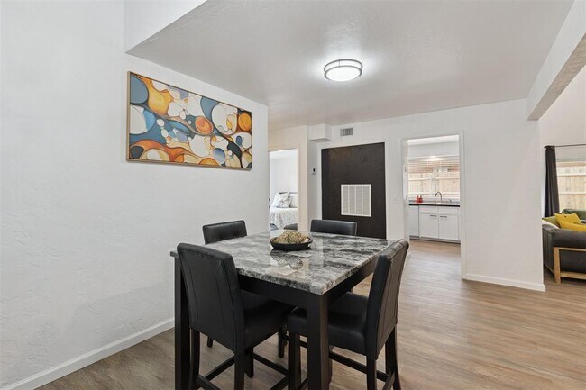 Building Photo - 12508 Green Valley Dr