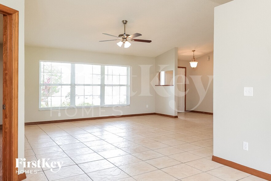 Building Photo - 329 Edgewood Ct