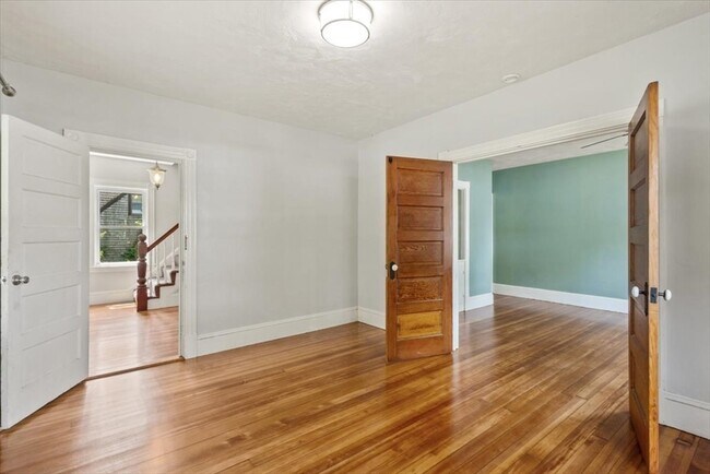 Building Photo - 254 N Elm St