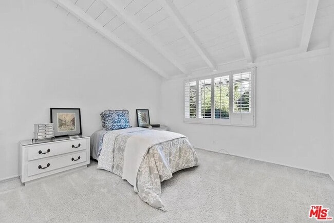 Building Photo - 4363 Hayvenhurst Ave