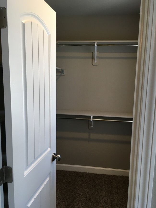 Building Photo - 3 Bed Townhome in Grain Valley