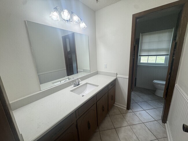 Building Photo - 1619 Leawood Dr