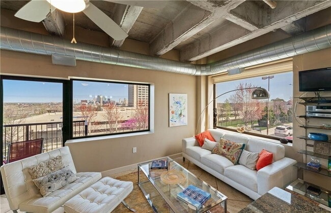 Building Photo - Contemporary Unit with High-End Features