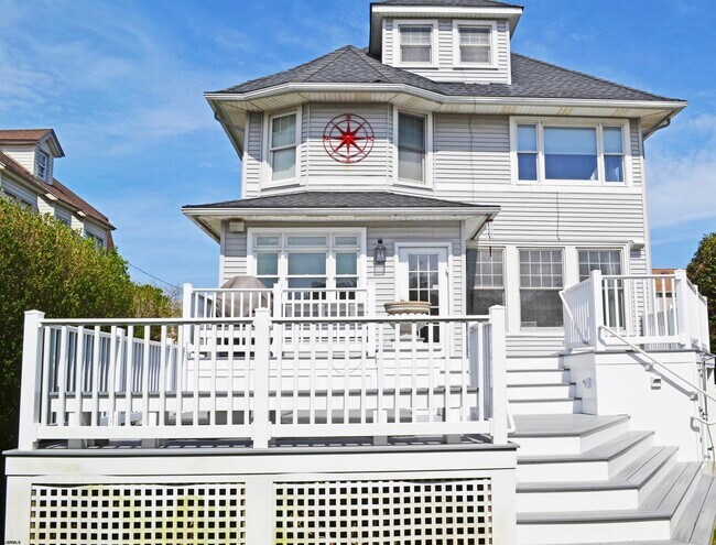 Building Photo - 16 S Somerset Ave