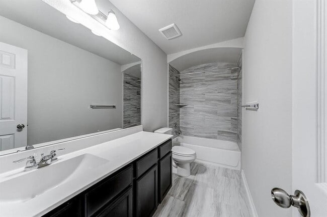 Building Photo - 2702 Golden Hills Ct