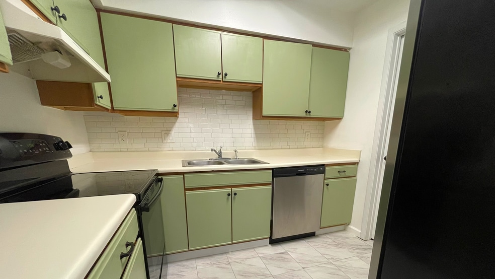 Kitchen - 4151 S Semoran Blvd