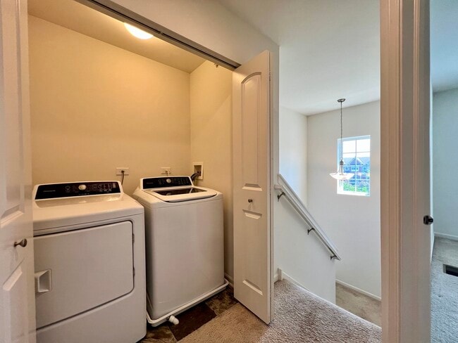 Building Photo - 1464 Lake Ridge Ct