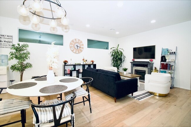 Building Photo - Former MODEL HOME | Great Location