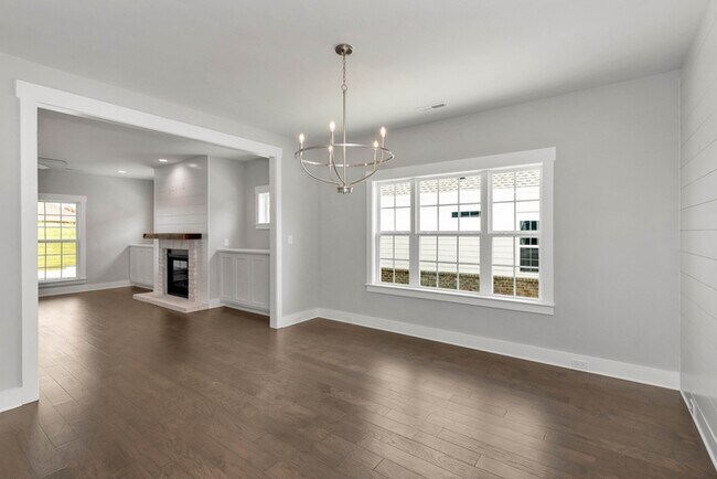 Building Photo - Luxury Craftsman Home in Monrovia Springs