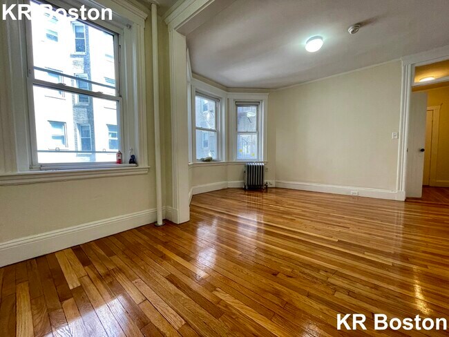 Building Photo - 1381 Boylston St