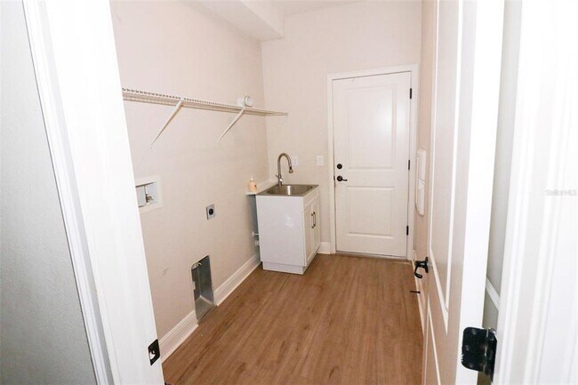 Building Photo - 27065 Sora Blvd