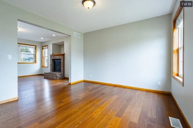 Building Photo - Gretna Gem: 4 Bedroom Home with Room to Grow