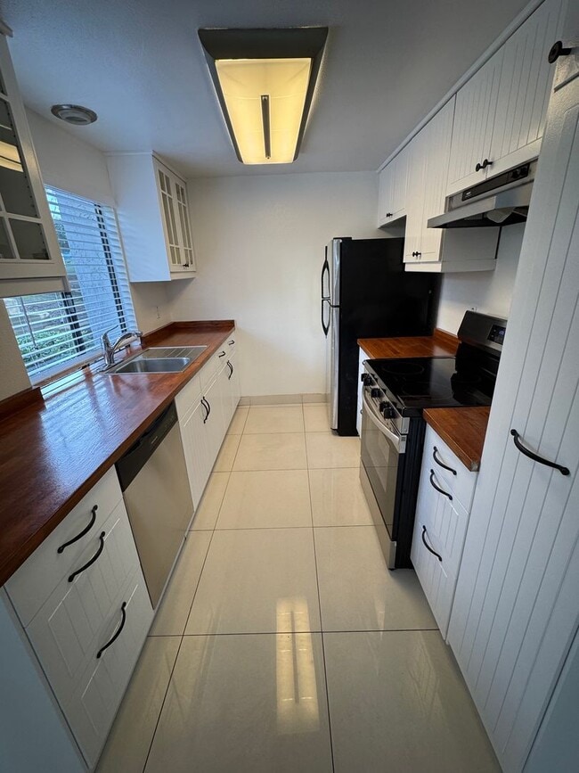 Building Photo - Newly Remodeled 2 Bedroom 2 Bath Condo in Chula Vista - $2600 a month