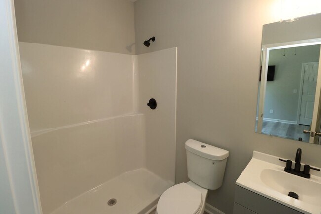 Building Photo - Student-Friendly 4BR/4BA Home in Downtown ...