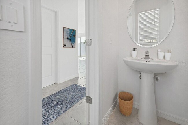 Building Photo - 4915 1st Ave E