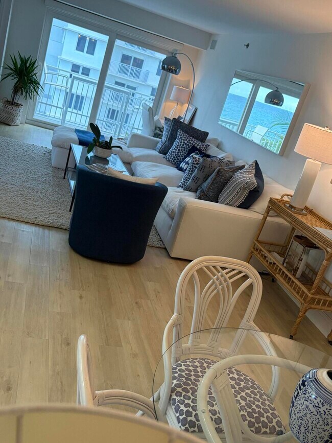 Building Photo - 3221 S Ocean Blvd