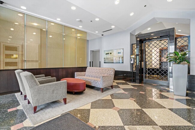 Building Photo - 111 W Maple St