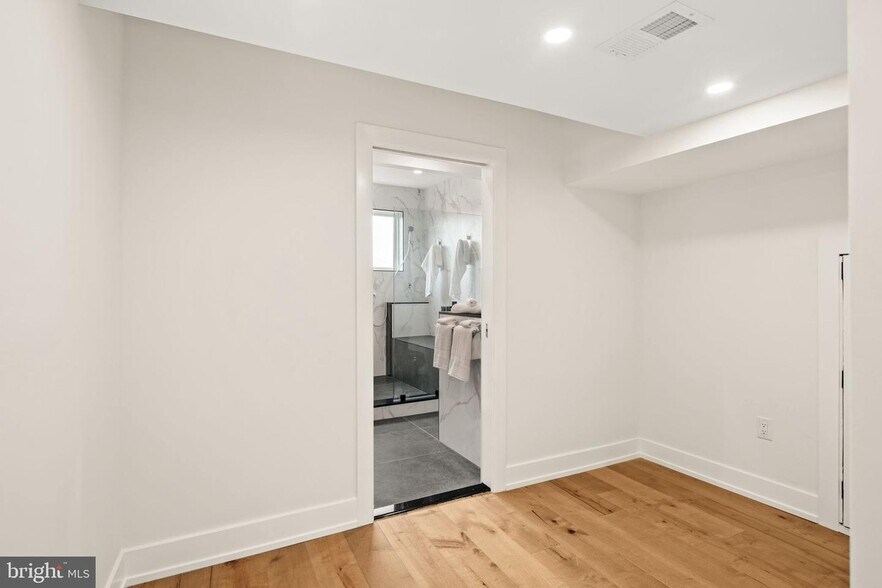 Building Photo - 2403 Grays Ferry Ave