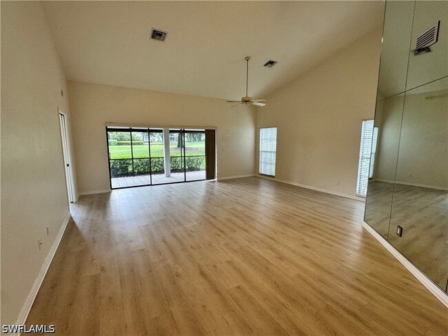 Building Photo - 1351 Park Lake Dr