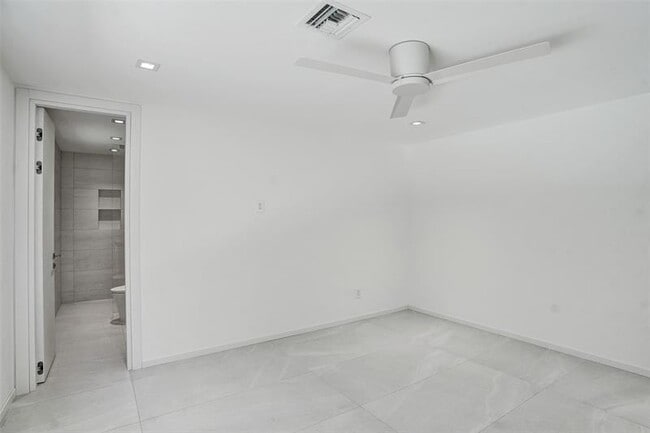 Building Photo - 2800 Banyan Blvd Cir NW
