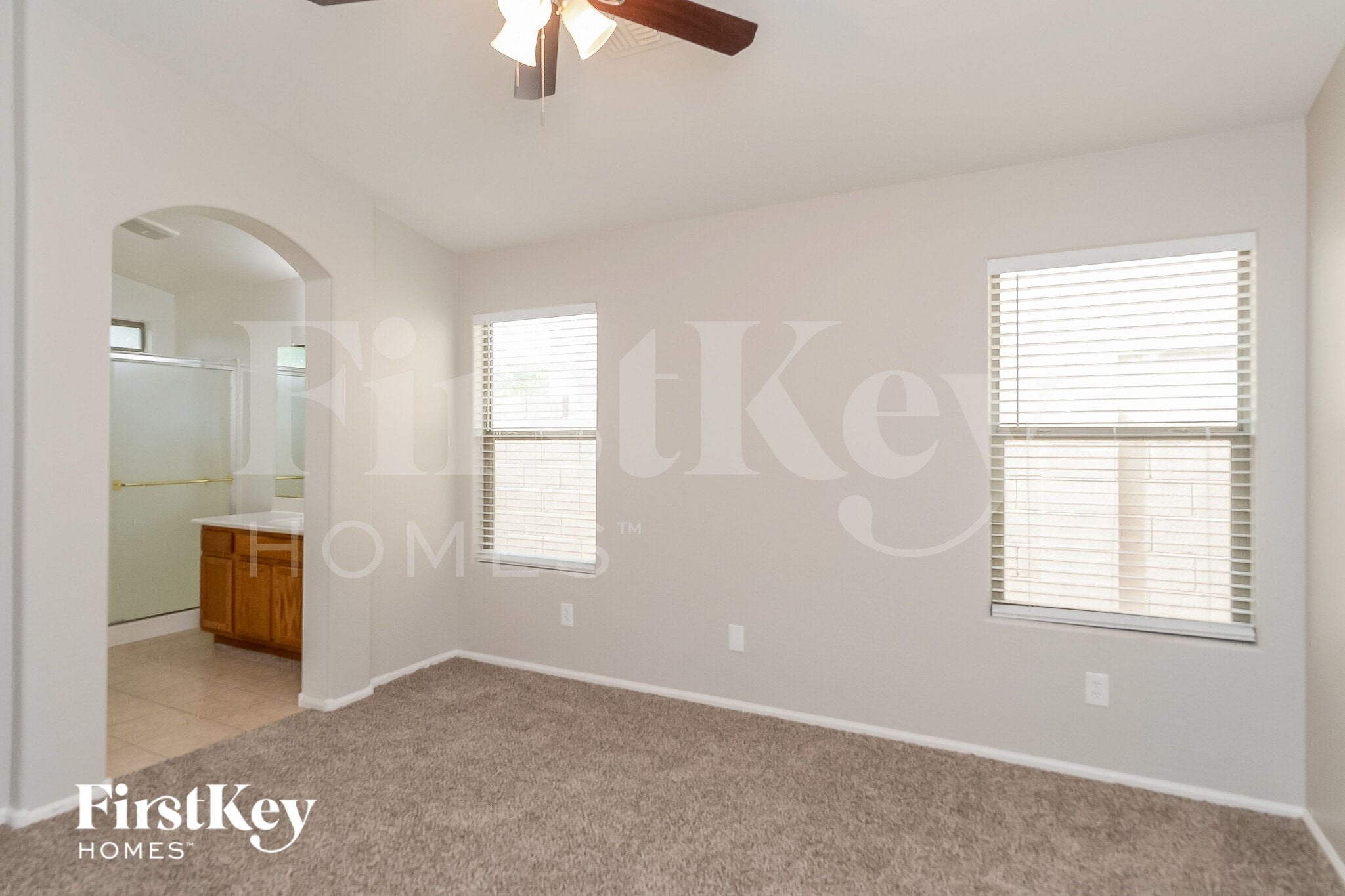 Building Photo - 557 E Jeanne Ln