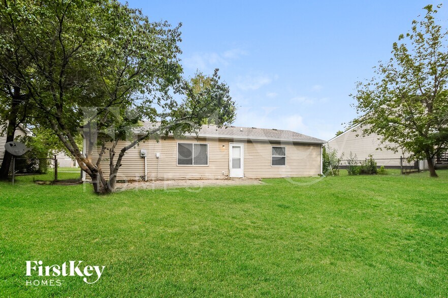 Building Photo - 5204 Bahia Dr