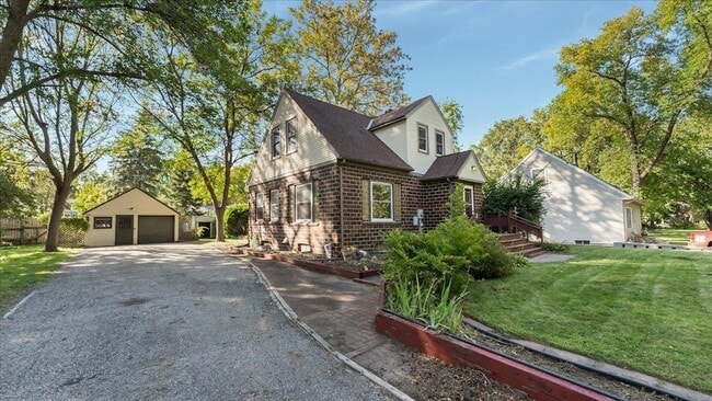 Building Photo - 828 15th St SW