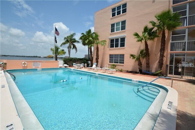 Building Photo - 7420 Bay Island Dr S