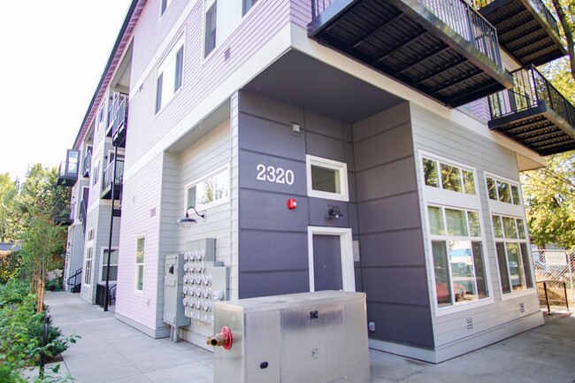 Building Photo - APP FEE SPECIAL: Stunning 1-Bedroom w W/D + Balcony Ready Now!