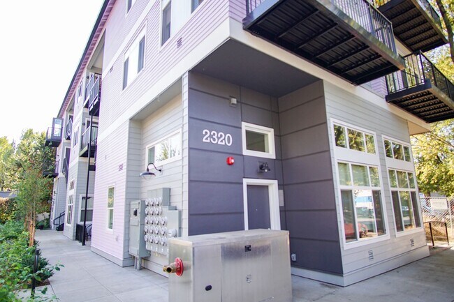 Building Photo - Stunning 1-Bedroom w W/D + Balcony Ready Mid-June!