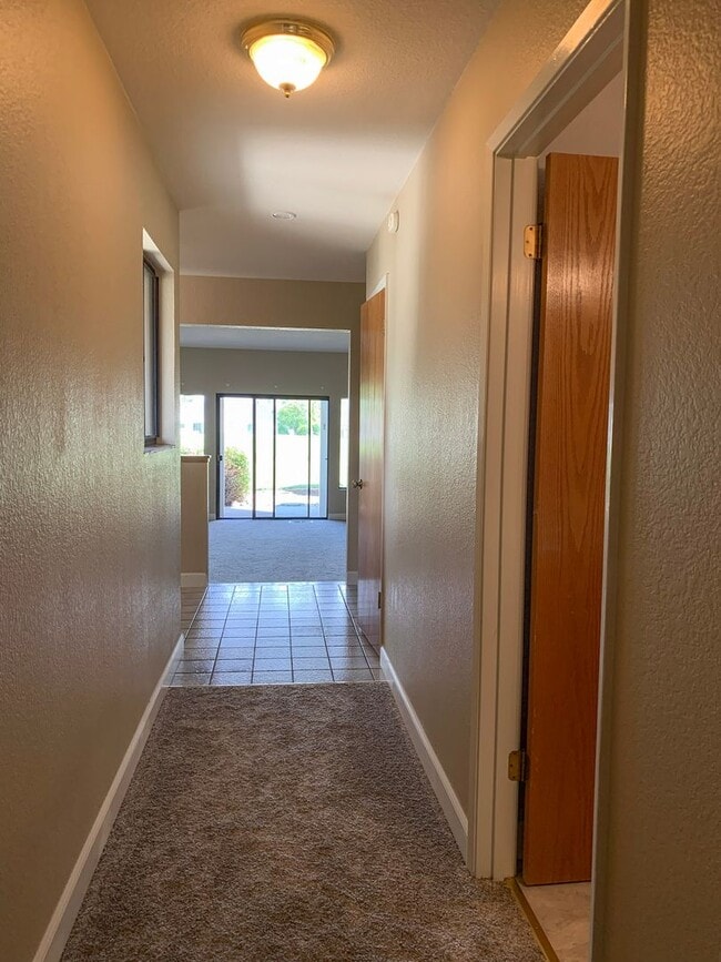 Building Photo - 2 Bedroom / 2.5 Bath Condo in Ridgemark