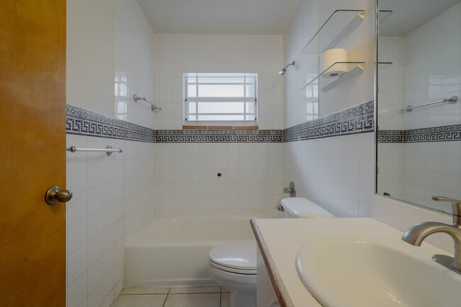 Building Photo - 3715 SW 58th Ct