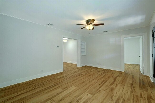 Building Photo - 1102 Hackberry St