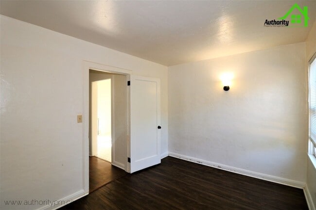 Building Photo - 1141 Magnolia Ave