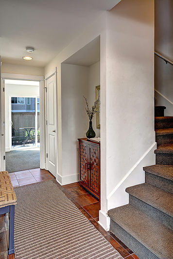 Building Photo - Gorgeous Townhouse in Green-Lake Community
