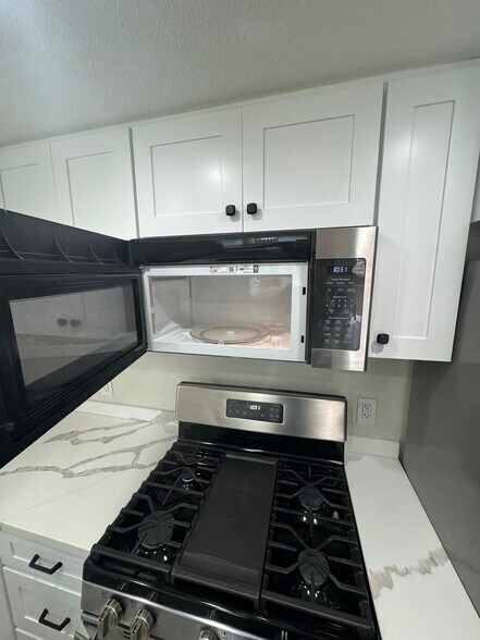Building Photo - 31671 Seacove Dr